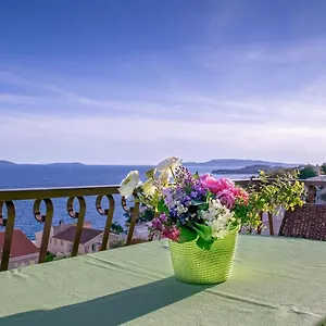 https://apartments-brane-100m-from-the-beach.hotels-in-trogir.com