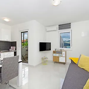 https://irma-trogir.hotels-in-trogir.com